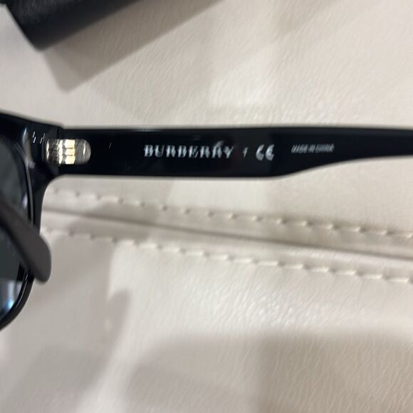 Burberry B4131 3001/87 56mm Black
Novacheck Sunglasses main image 2